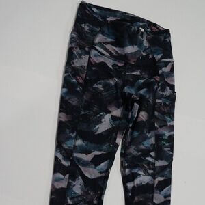 Lululemon Legging Size 4 With‎ Pockets.